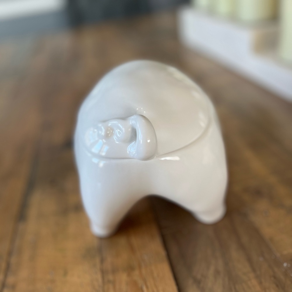 RAE Dunn Oink Pig Cookie Jar NEW - Picture 4 of 7